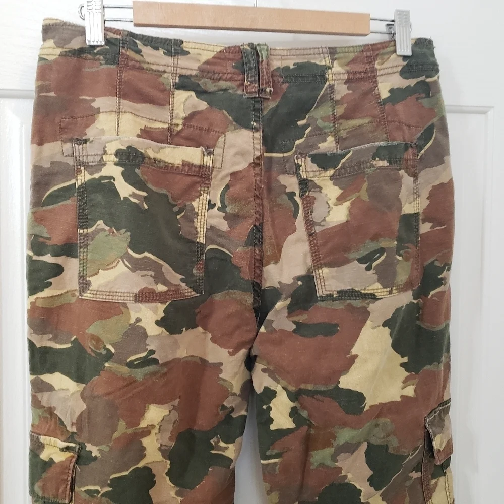 Anthropolgie Size 28 Camouflage Cargo Pants